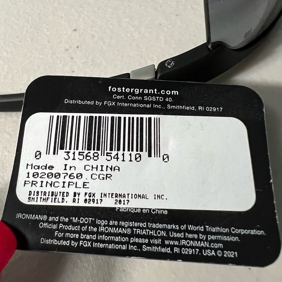 Foster Grant Ironman Black Sunglasses 100% UVA-UVB Protection - Picture 6 of 6